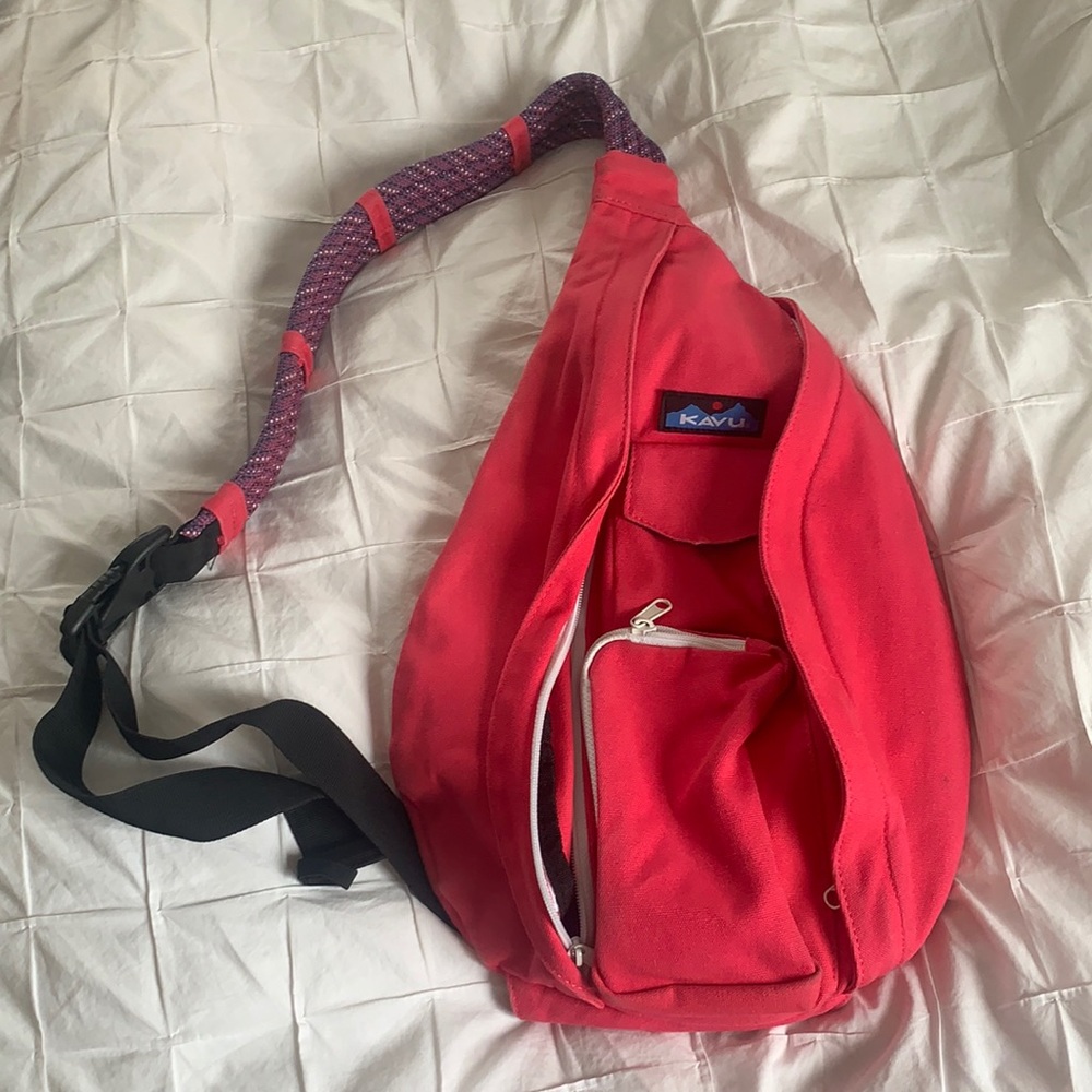 Kavu hot pink rope bag